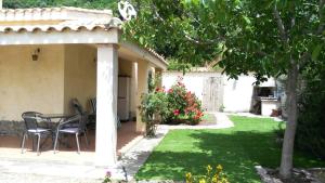 Taman di luar S'orrosa casa vacanze bifamiliare in montagna panorama stupendo Sardegna