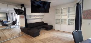 A seating area at Downtown Vienna new built luxury suites