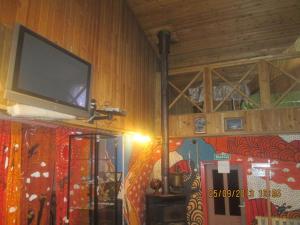 Ostrich Farm tesisinde bir televizyon ve/veya eğlence merkezi