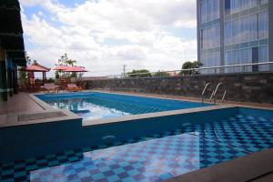 Bazén v ubytování Forriz Hotel Yogyakarta nebo v jeho okolí