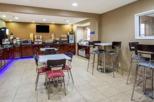 Restoran atau tempat makan lain di Microtel Inn & Suites by Wyndham Charleston