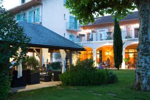 Zahrada ubytování Logis Auberge Saint Simond