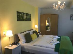 Voodi või voodid majutusasutuse Hotel-Berggasthof Schwarzwaldperle toas
