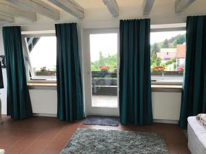 Voodi või voodid majutusasutuse Hotel-Berggasthof Schwarzwaldperle toas