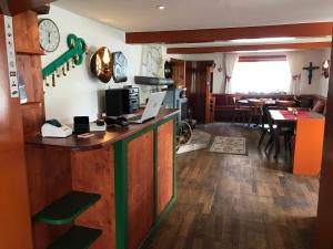 Köök või kööginurk majutusasutuses Hotel-Berggasthof Schwarzwaldperle