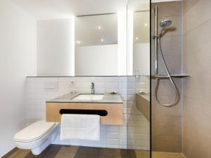 Koupelna v ubytování Walhalla Hotel Regensburg Hoeferer 4 Sterne Superior