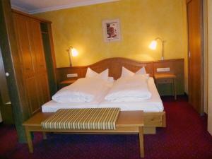 Postel nebo postele na pokoji v ubytování Gasthof Hotel Reif