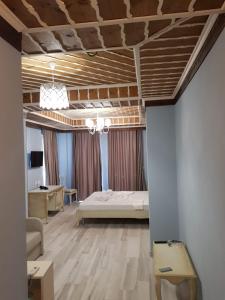 Postel nebo postele na pokoji v ubytování Hotel Sarajet e Pashait 2