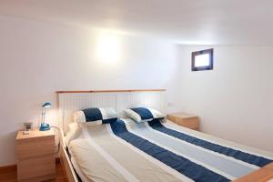 Postel nebo postele na pokoji v ubytování Sonora Aircon Bungalow 90