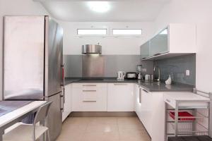 Kuchyň nebo kuchyňský kout v ubytování Sonora Aircon Bungalow 90