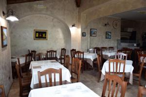 A restaurant or other place to eat at Il Raduno
