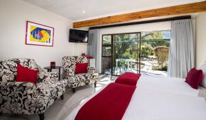 מיטה או מיטות בחדר ב-Tsitsikhaya Lodge