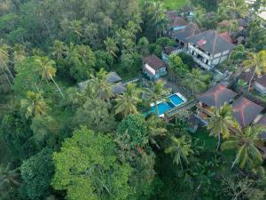 Bazén v ubytování Puri Saron Hotel Madangan - Gianyar nebo v jeho okolí