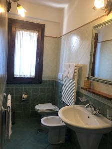 Koupelna v ubytování Agriturismo La Baita + 37 fotografií