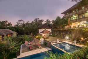 Bazén v ubytování Puri Saron Hotel Madangan - Gianyar nebo v jeho okolí