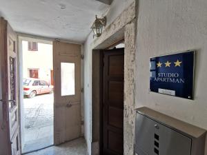 Fotografia z galérie ubytovania Studio apartman Galerija v destinácii Buzet