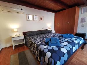 Posteľ alebo postele v izbe v ubytovaní Studio apartman Galerija