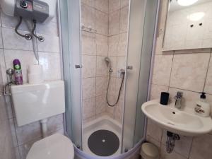 Kúpeľňa v ubytovaní Studio apartman Galerija