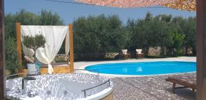 The swimming pool at or close to Stavlos