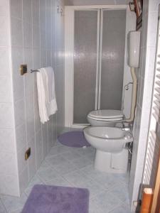 a bathroom with a toilet and a shower at APPARTAMENTO AURORA Val di Sogno in Malcesine