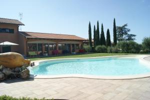 Bazén v ubytování Villa Giuseppe Bernabei Guest House nebo v jeho okolí
