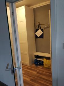 a room with a closet with a door and a floor at Brockenblick in Altenau