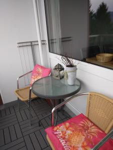 a balcony with a table and chairs and a window at Brockenblick in Altenau