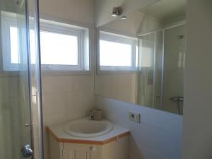 Ένα μπάνιο στο CABAÑA LOS QUELTEHUE