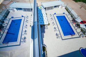 Πισίνα στο ή κοντά στο Hotel Ambiente Ulcinj