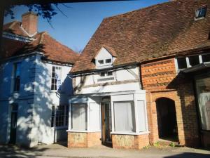 Gallery image of Cosy, historic cottage, Centre Petworth in Petworth