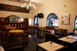 
A restaurant or other place to eat at DM Hoteles Nasca
