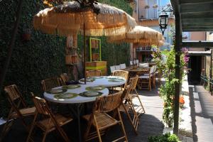 Un restaurante o sitio para comer en Capim Dourado Apartments Cedofeita