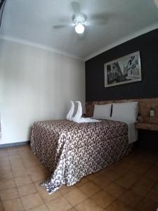 Postel nebo postele na pokoji v ubytování Hotel Aguila