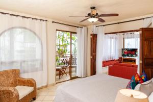 صورة لـ Ocean Front, 3 bedroom, 3 bathroom, Casa Natalia, Playa Esmeralda في بويرتو فايارتا