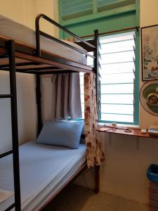Postel nebo postele na pokoji v ubytování Sojourn Beds & Cafe