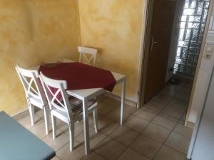 a table and chairs in a small room with a window at Wohnung 3 in Alzenau in Unterfranken