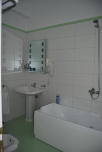 Bagno di Hotel & Restaurant White City
