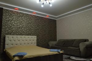 Кровать или кровати в номере Lux apartment on Chuy avenu, 125