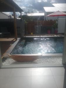 Bazén v ubytování Maison TONGA piscine jaccuzi nebo v jeho okolí