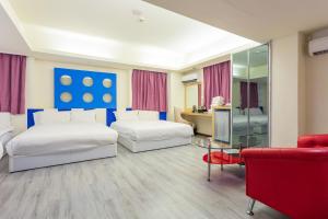 Postel nebo postele na pokoji v ubytování Newrise Hotel