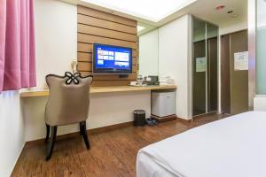 Postel nebo postele na pokoji v ubytování Newrise Hotel