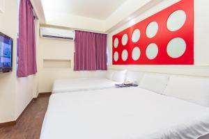 Postel nebo postele na pokoji v ubytování Newrise Hotel