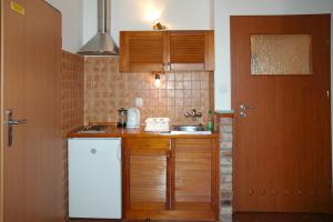 a small kitchen with a sink and a refrigerator at Lawer in Rewal