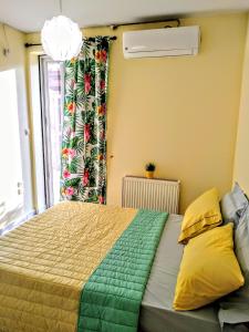 A bed or beds in a room at Demy's apartment