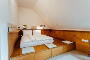 Posteľ alebo postele v izbe v ubytovaní Cozy Blue House Apartment in heart of Old Town