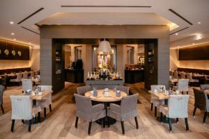 a restaurant with tables and chairs and a bar at Townhouse Dresden in Dresden