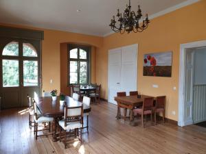 a dining room with a table and chairs at Villa Bianca am Huy in Dingelstedt