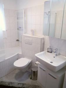 Vannituba majutusasutuses Villa Waldallee - Ferienwohnung (holidayhome) 84qm