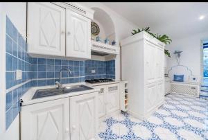Kuchyň nebo kuchyňský kout v ubytování CASA SOFIA