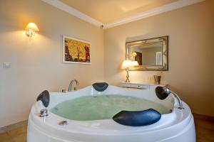 Łazienka w obiekcie Hotel Afrodyta Business & Spa